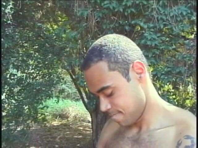 Bad Boyz: Ragazzo bianco e nero che scopano duro vicino a una...