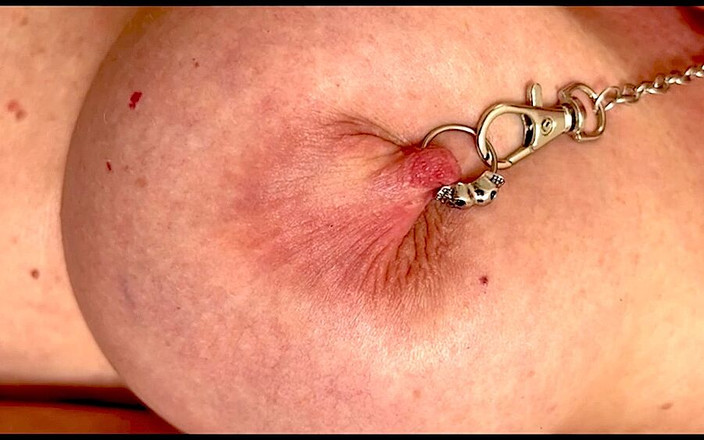 Aqua Pola: チェーンボンデージによる非常にハードなプレイ乳首私のピアス乳首