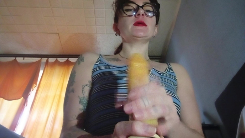 HellENXxOo: Macocha uczy się masturbować