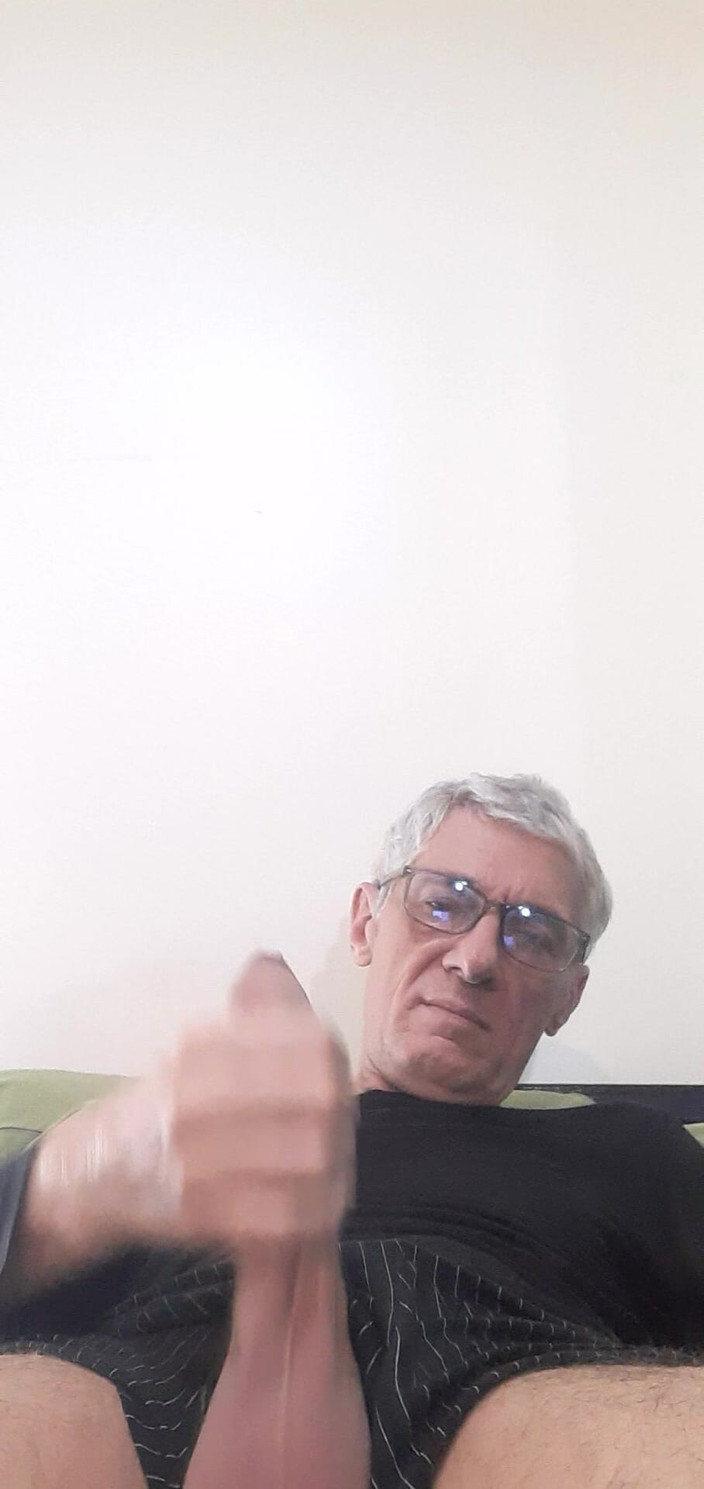 BDSM master top: 自慰我的大硬鸡巴关闭教堂没有出来，这是对高潮的否认