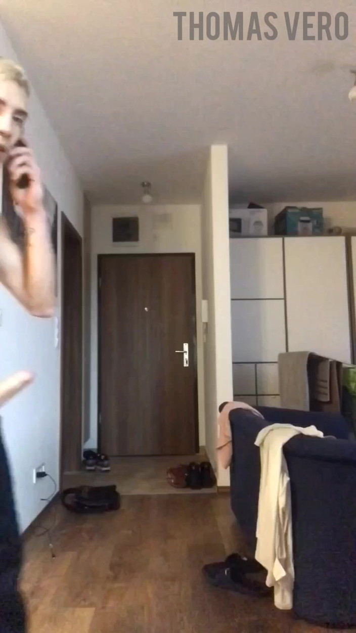 Vero Thomas: Телефонуйте вранці і кінчайте без рук