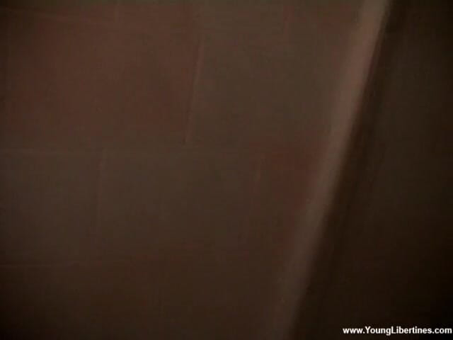 Young Libertines: Powerful blowjob in a shower