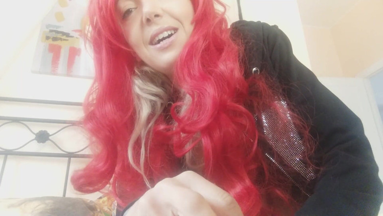 savannahamatoriale: Lavinia la mistress rossa italiana, parla con il suo verme