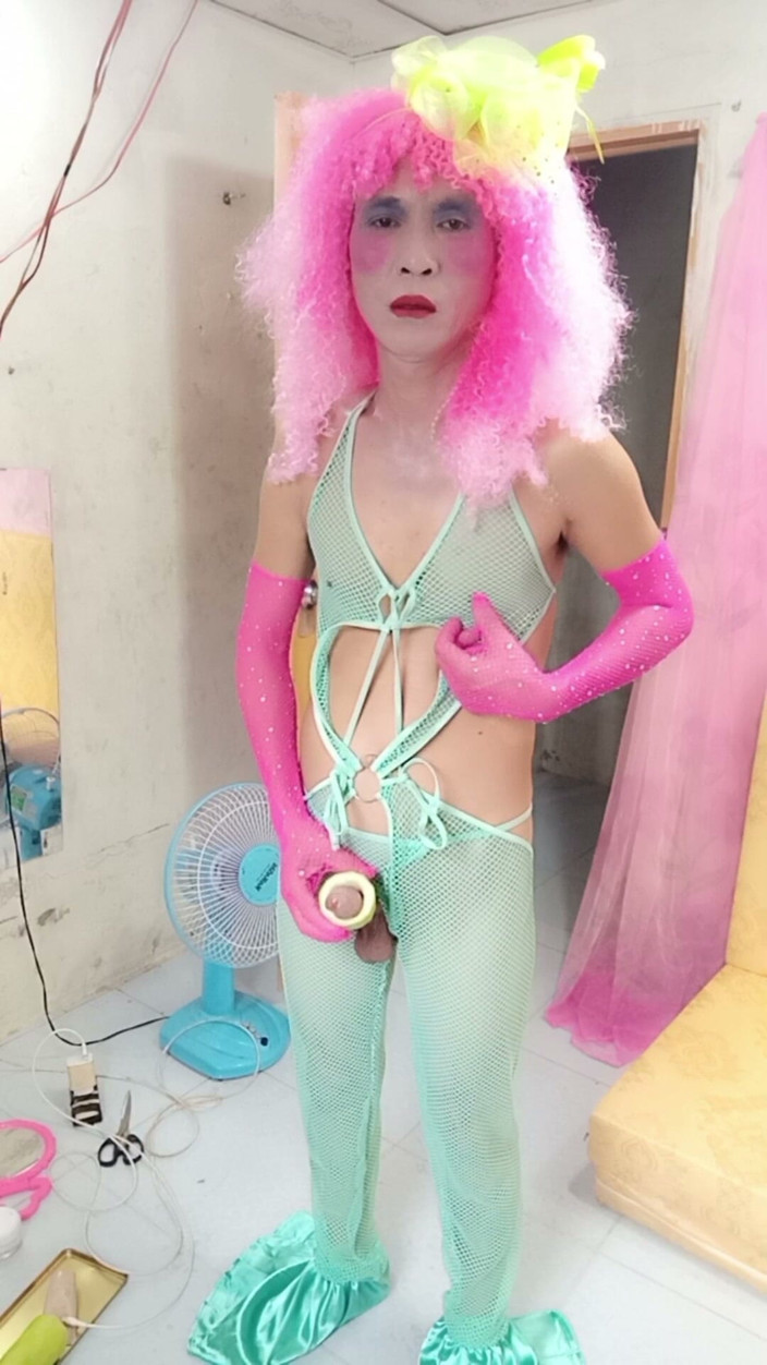 nguyen dang thien tri: Oanh le变性人穿着性感的衣服，色情cucu太快乐了