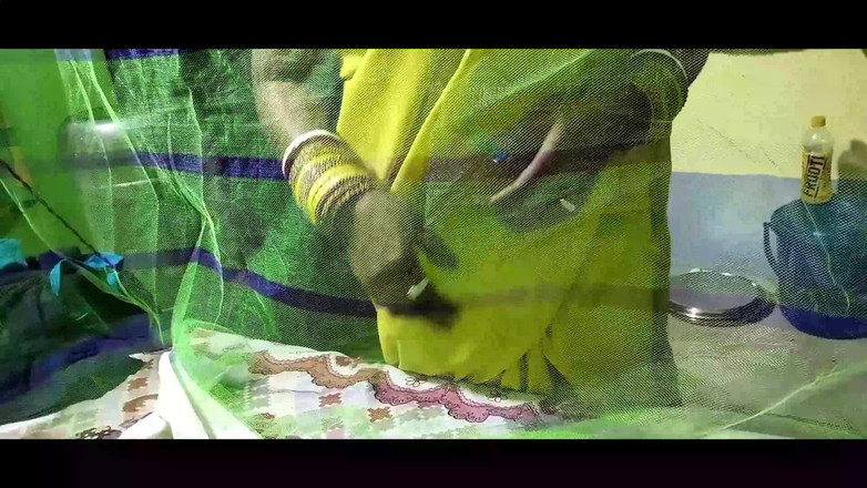 FireeCouple: 남편이 떠난 후 매일 늙은 Sasur Ji jabardasti와 섹스하는 거유 인도 바후