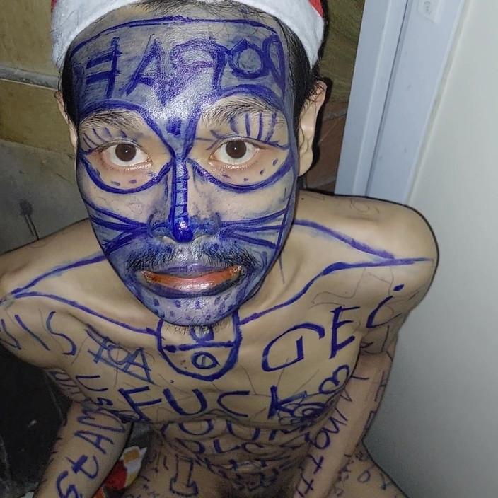 Clown likes to play with colors: Prinsă ca o curvă