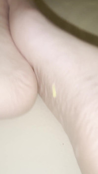 Fingering My Pussy and Exhibiting My Feet at the Bathtub