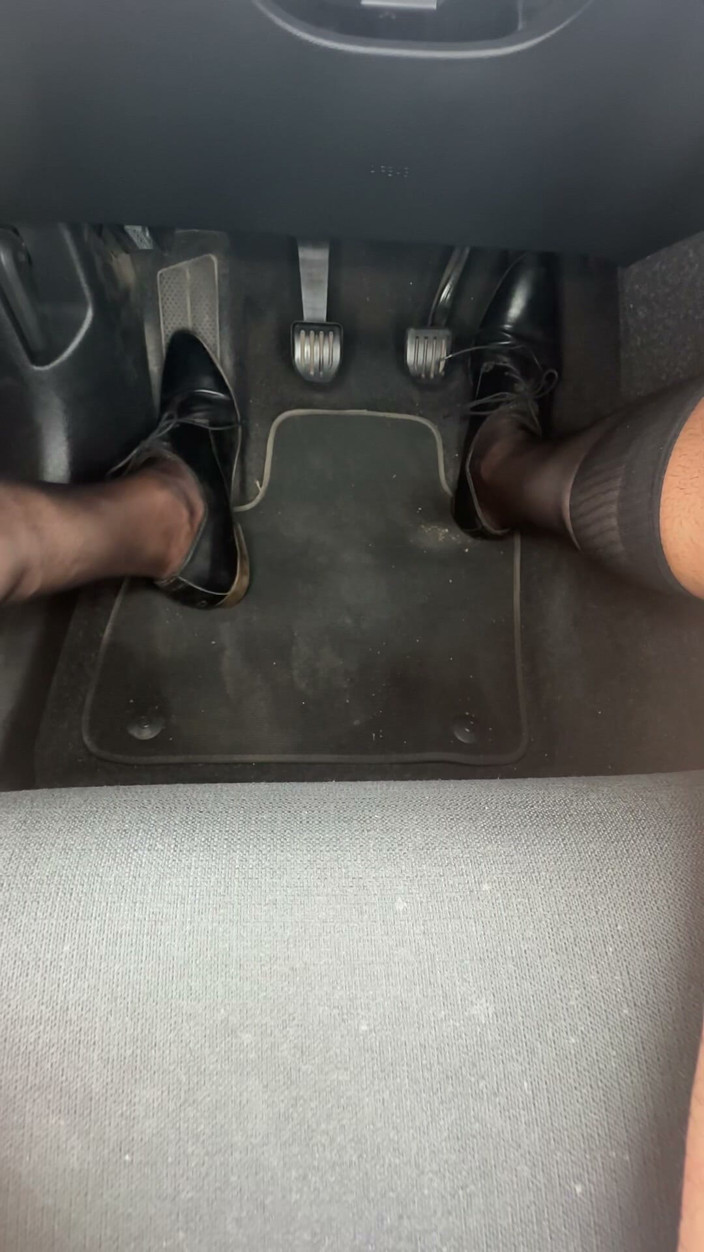 MaelHunter: Bermain Dalam Stoking Dalam Kereta