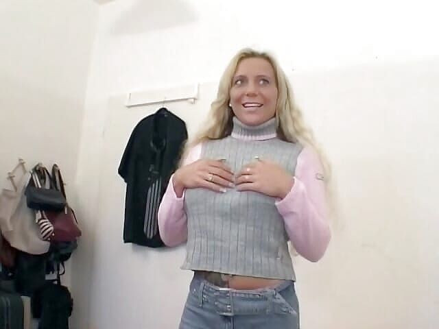 German amateur couples: 이 괴물 자지를 머프에 넣을 수 없는 독일의 놀라운 몸매 금발