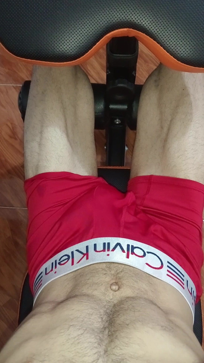 rey10rey10: Submissive Fitness Big Cock in the Gym, Six Pack