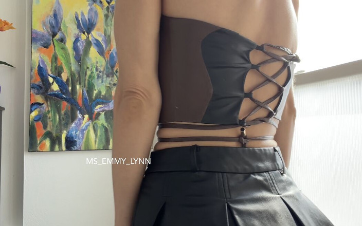 Ms_Emmy_Lynn: Model Asia kurus berkongkek dengan tetek kulit berkilat puncak &amp; skirt...