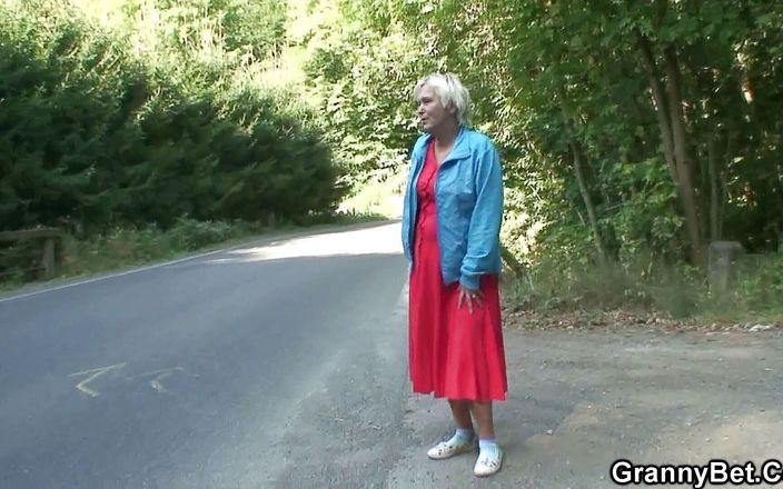 Granny Sluts: La abuela en un paseo salvaje