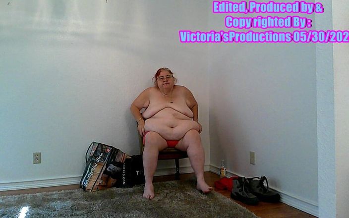 BBW nurse Vicki adventures with friends: शॉर्ट्स और टॉप पर कोशिश करना! Iam पेट और स्तन रगड़ रही है