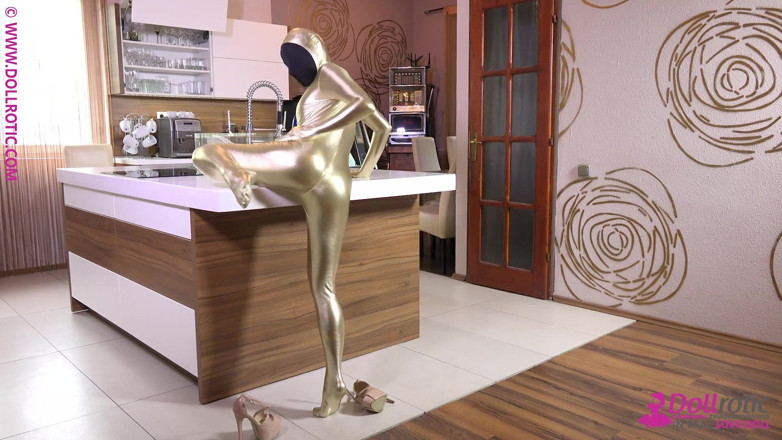 Dollrotic: Multilayer Zentai Suits di dapur
