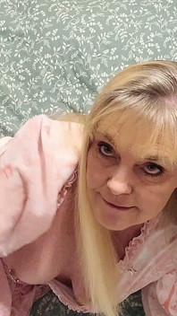 Просто її трусики та її пальці змушують її піхву вибухнути (формат wmv)