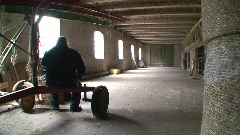 Absolute BDSM films - The original: Fessée dominatrice humiliante à la ferme