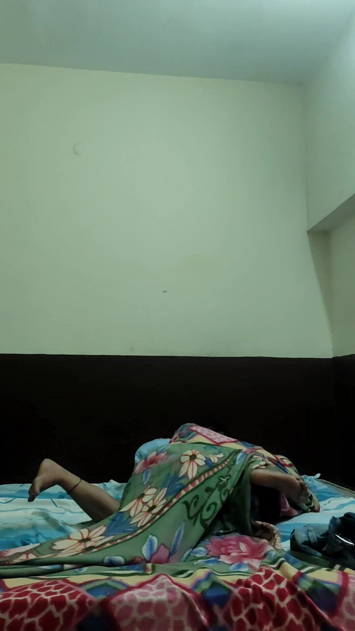 Hindiaudioadda1: Закохані таємно насолоджуються в спальні