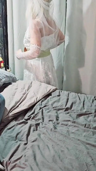 결혼식 전에 돔을 입은 결혼한 처녀
