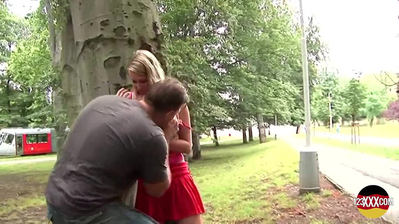 123XXX - Fucked Amateurs in Germany!: Ung blondin plockas upp för utomhusknull