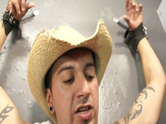 SEXUAL SIN GAY: Scéna vysát můj zadek - 1_twink sání ptáka jeho kamaráda v šatně