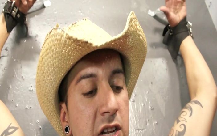 SEXUAL SIN GAY: Drenando minha bunda 1_twink chupando o pau do amigo no vestiário