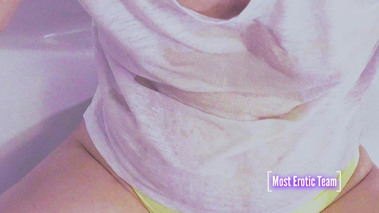 Most Erotic Girl: The college girl loves wet pissing in shirts Pt 02
