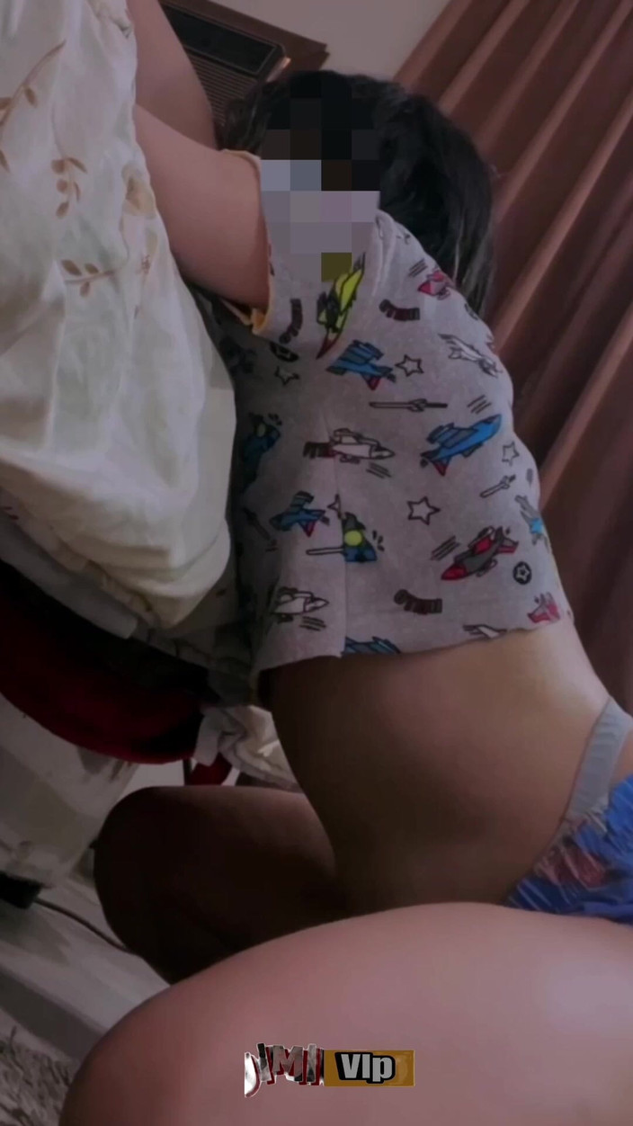 Jimi store move: 2*1 film complet, de 48 de minute