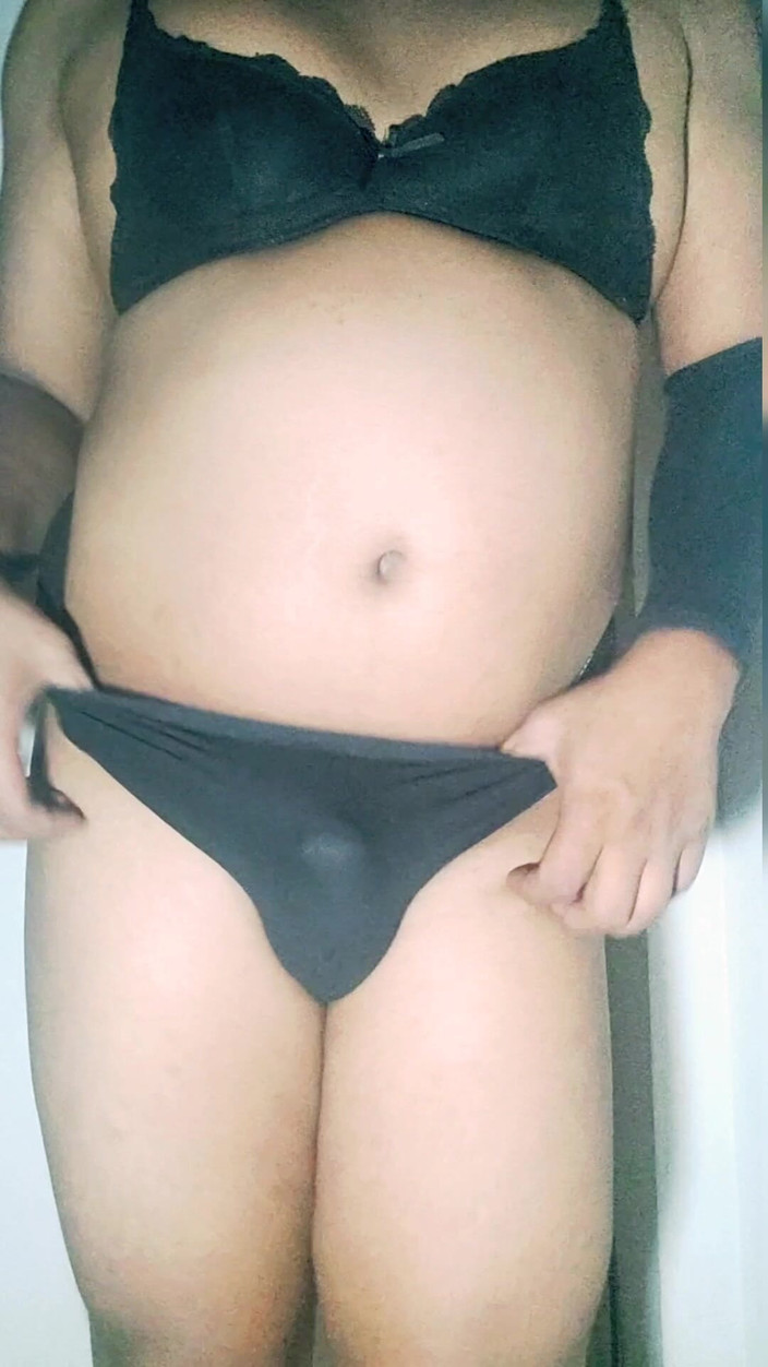 Bigdesidick2: सेक्सी देसी लेडीबॉय अकेले खेलती है