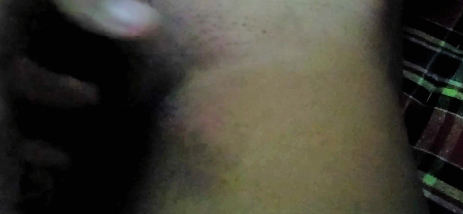 SafeRosebush8: 彼女のヴェジーナに指を入れると、たくさんのアソコが出てきました