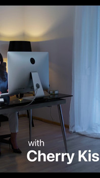 Des filles se déchaînent au bureau - sexe lesbien hardcore avec Valentina Nappi et Cherry Kiss