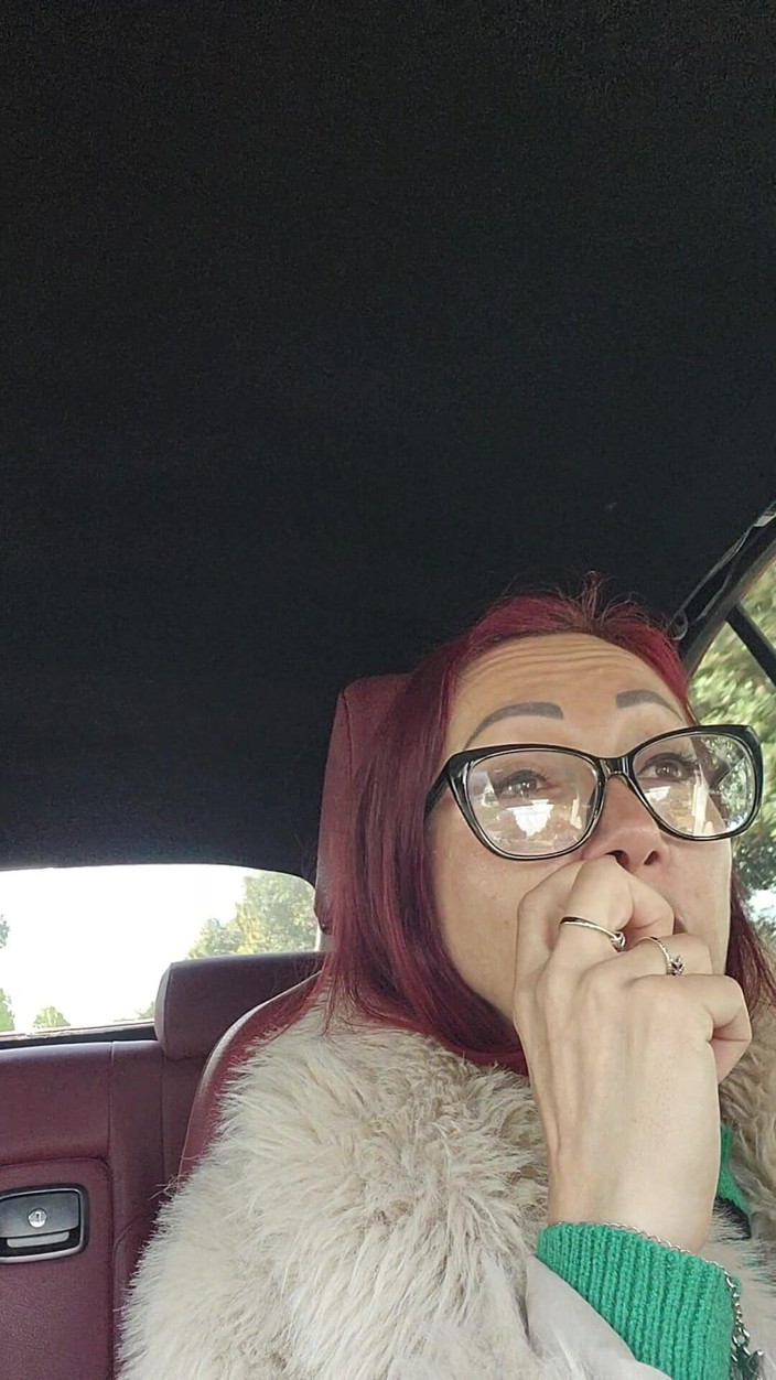 savannahamatoriale: 熟女荡妇打屁股并开车