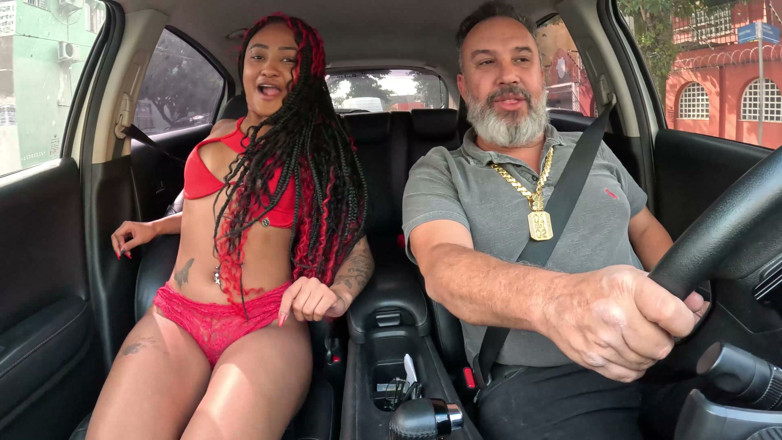 Binho Ted: Mc Beka Hit The Streets of São Paulo, menunjuk-nunjukkan bahagian...