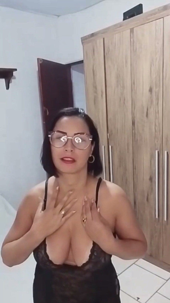 Jadepreciosa: At Home Alone Husband Went to the Bar
