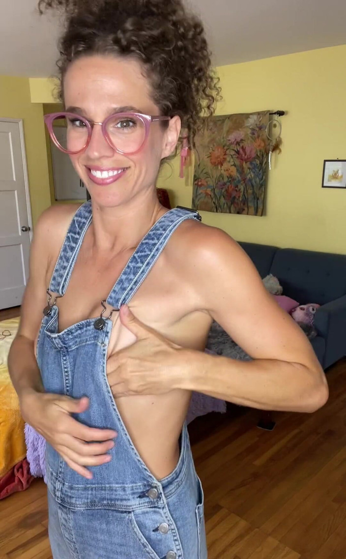 VibeWithMommy: Che cosa è di una ragazza in tuta?!? Beh, questo è un...