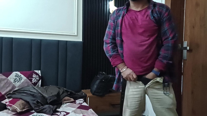 Austin Rose: Reifer indischer mann wichst allein in seinem zimmer, 4K-video