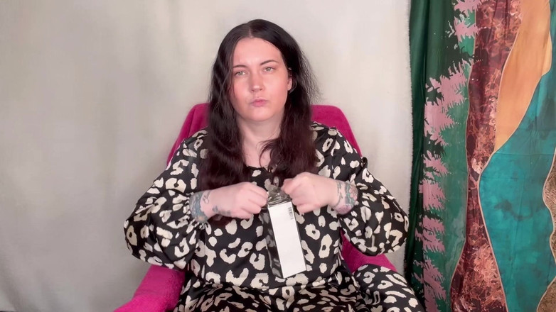 MissFFW: ミス・フッフルが新しい香水の箱を開ける