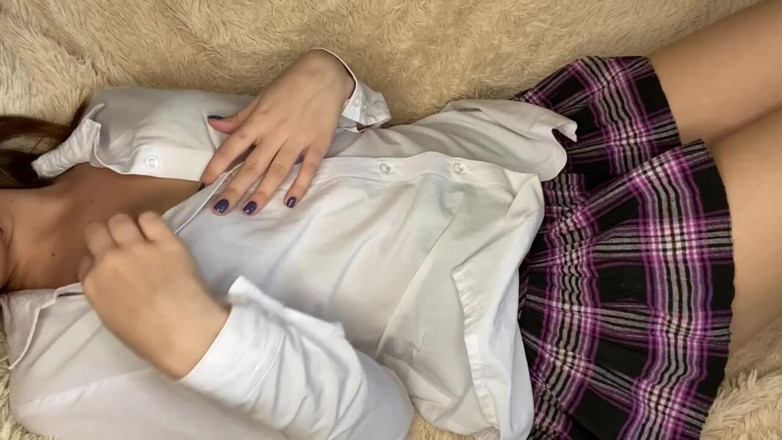 Xandravip: 一个学生妹想要挑逗你
