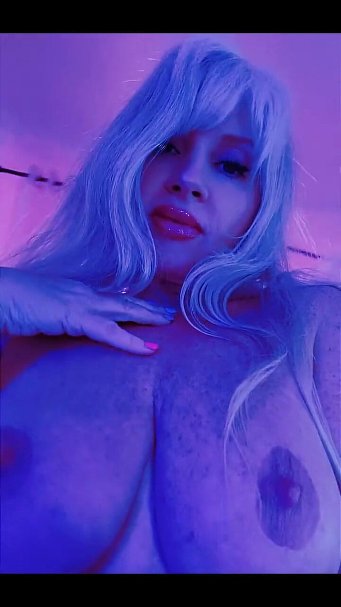 PaintedRose: Vuoi toccarmi qui?