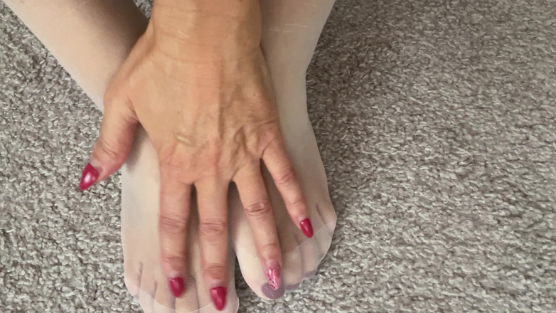 SweetSusi: Hold-Ups Nude Nylons