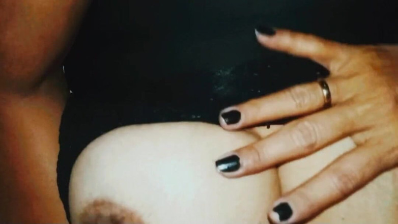 anal_queen_amateur: MILF a ejaculat cu degetele în timp ce un buștean intră și...