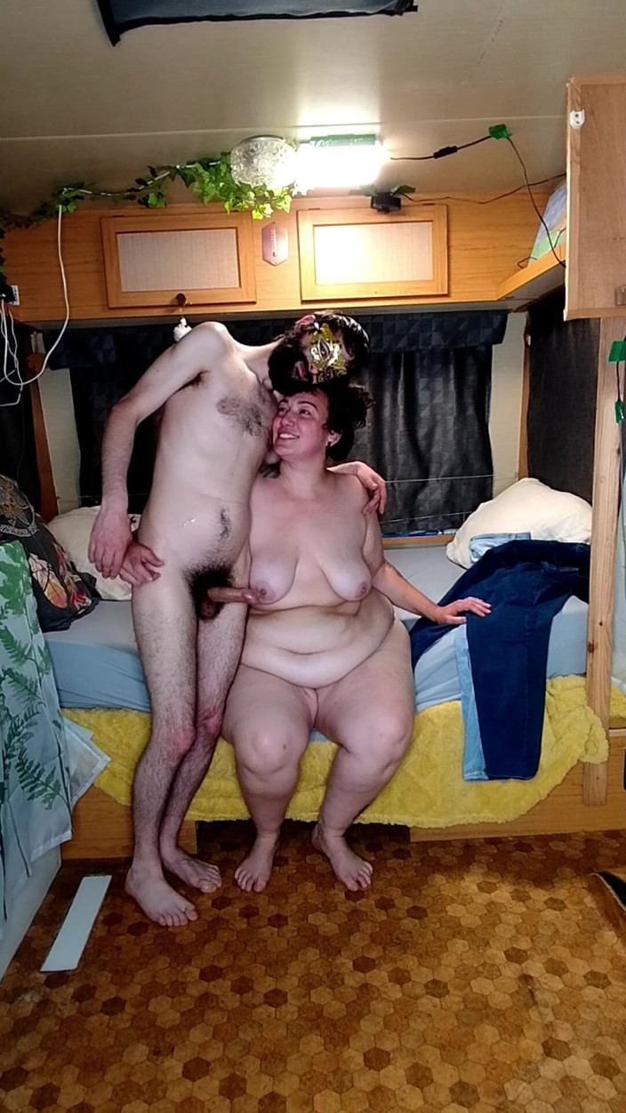 BBWorking: Carry &amp; Reward - Size Comparison, Bear Hug Lift and Lapsit Handjob