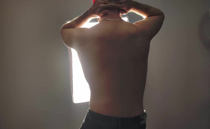 AlbinoAdonis:  Sledujte, jak svůdně mávám boky