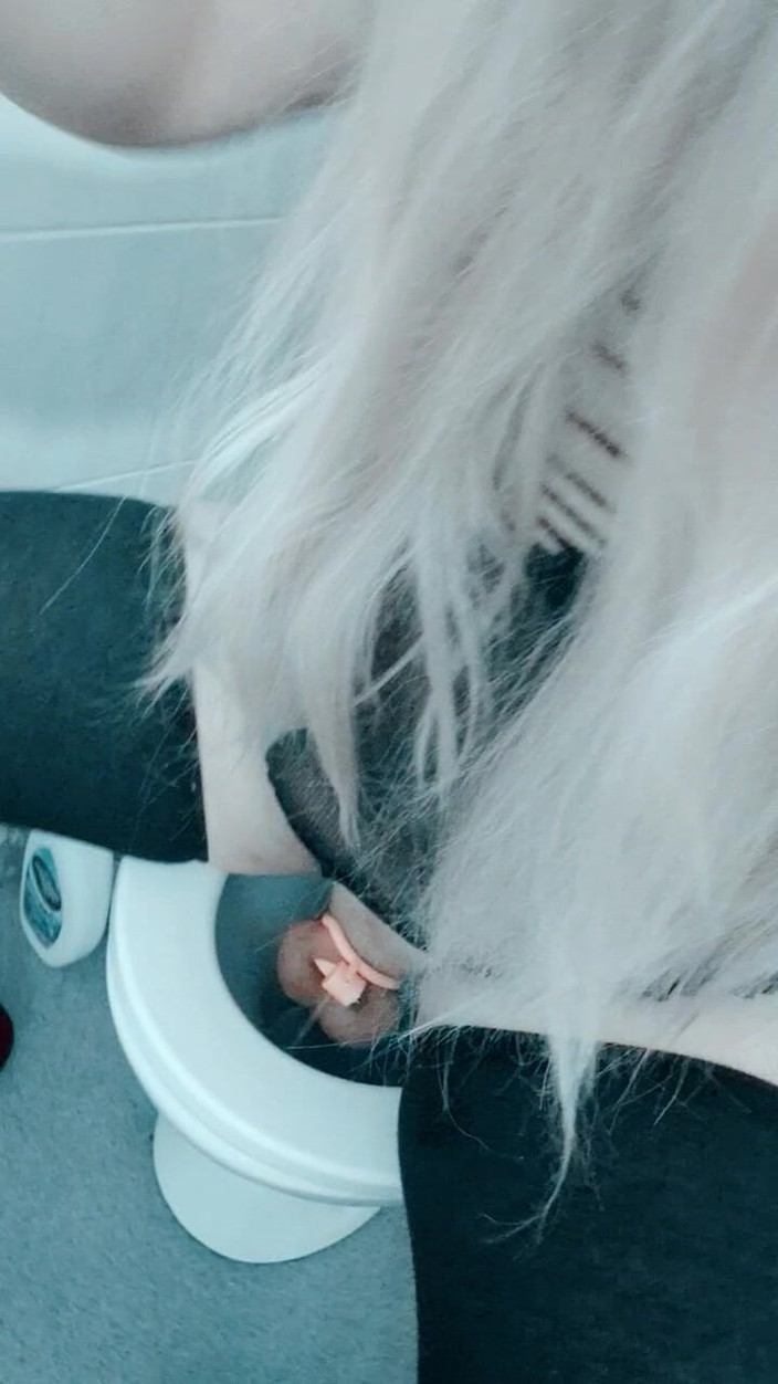Tinychubman: Alicia-Sissy-Smallz с крошечным мокрым клиторным хуем, сисси в поясе целомудрия