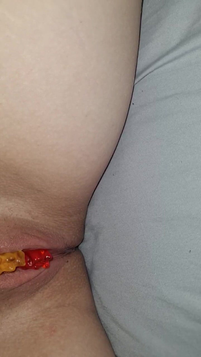 Ana Liz: Pepek manis, Gummy Candy, gincu