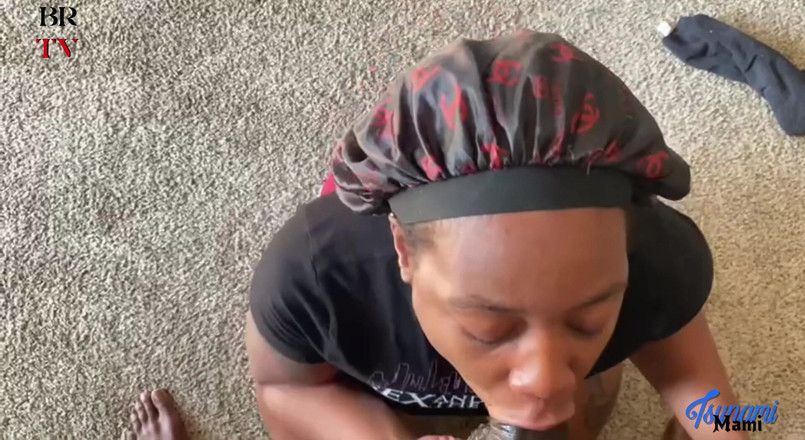 Blvck Rose TV: Natte pijpbeurt in een motorkap: ft Tsunami Mami