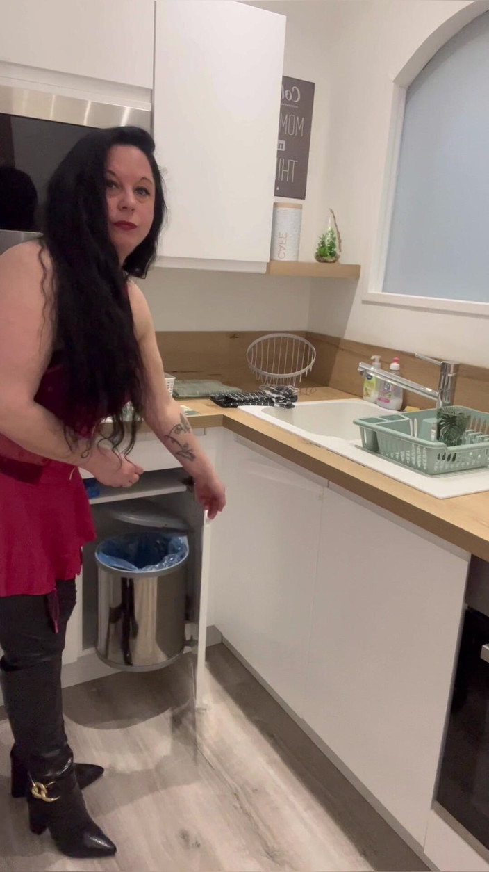 Maitresse Clara: Condiționați să fie în cușcă de castitate