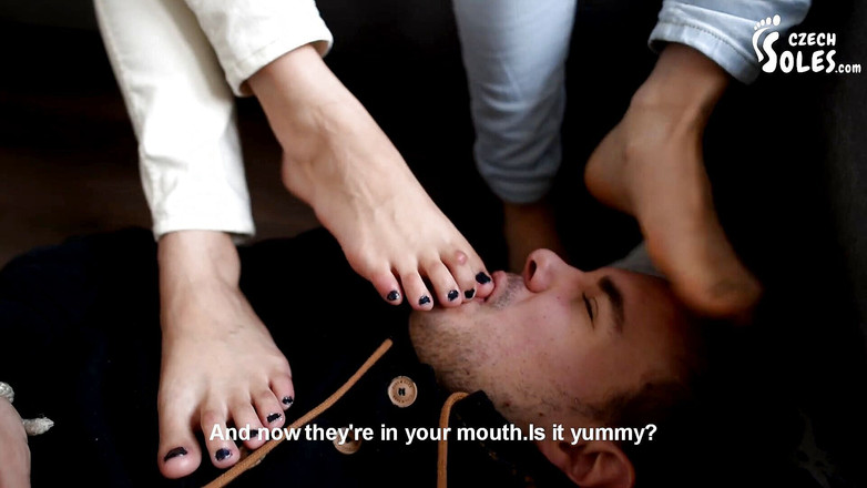 Czech Soles - foot fetish content: Duplo pé cheirando