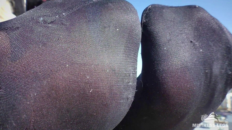 Mistress Legs: Himmelhohe Sohlenverführung: Neckende zehen von schier bis schwarz auf dem...