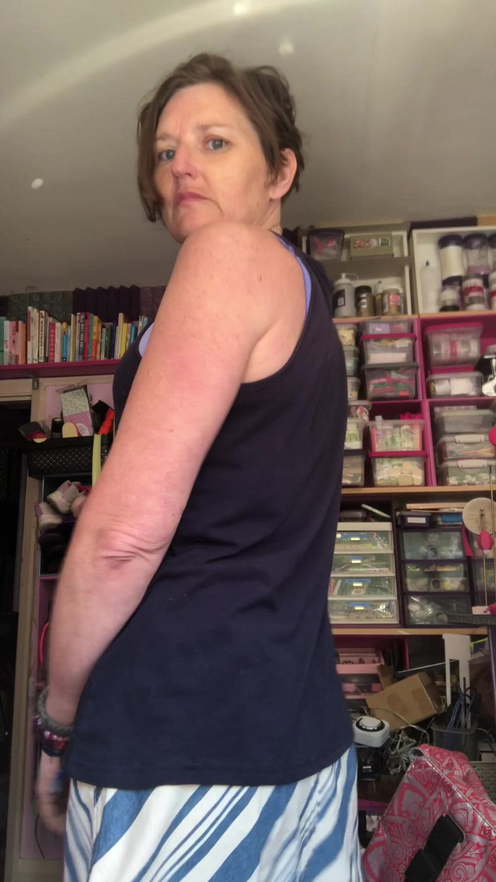 MistressWriggler: Vahşi ve ellenmemiş çalım sayesinde bir yarağım var gibi görünüyor