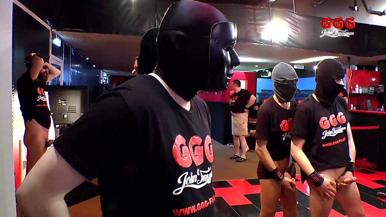 Gang Bang Germany: Att få en gruppknull att svälja tonåring superstjärna